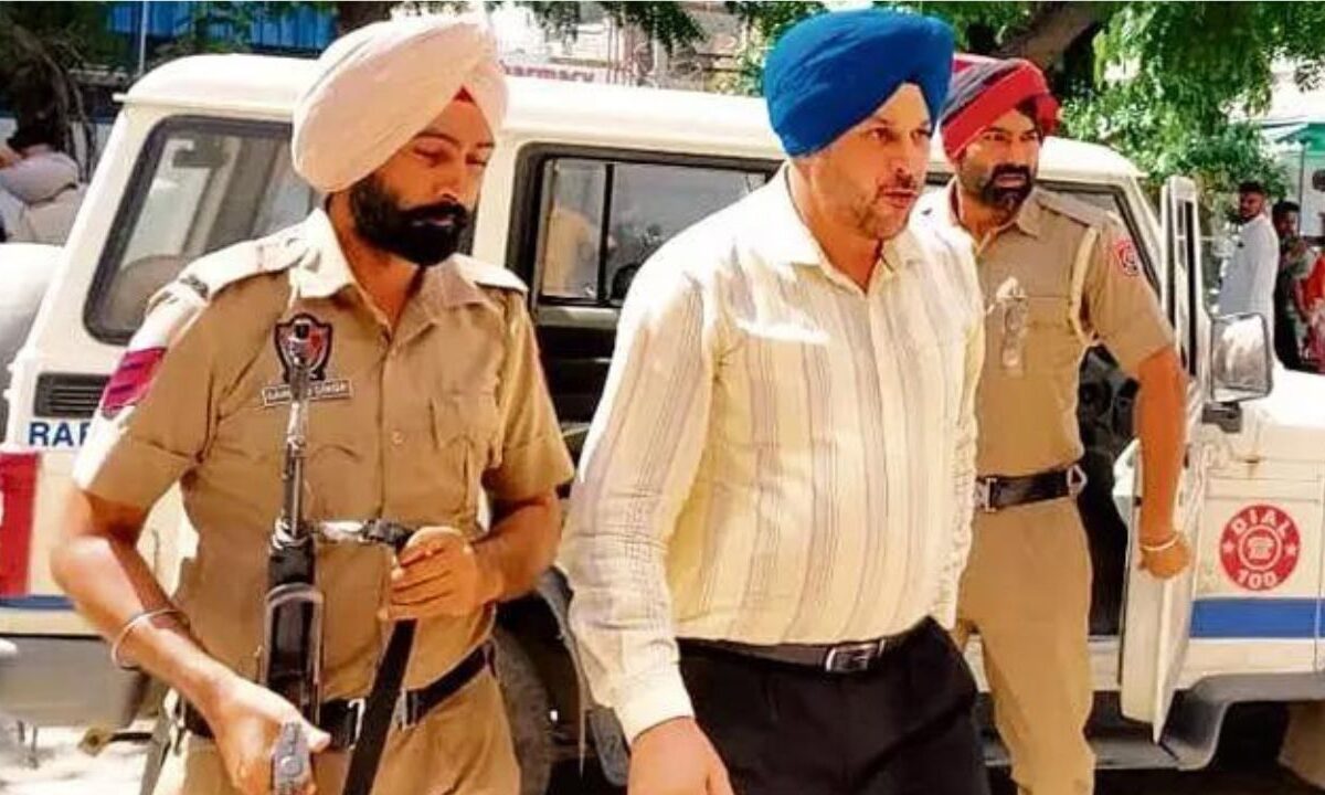ਰਾਜਨੀਤਿਕ ਆਗੂਆਂ ਅਤੇ ਸਰਕਾਰੀ ਮੁਲਾਜ਼ਮਾਂ ਦੀ ਭ੍ਰਿਸ਼ਟਾਚਾਰ ਮਜ਼ਬੂਰੀ ਜਾਂ ਸ਼ੌਂਕ ?
