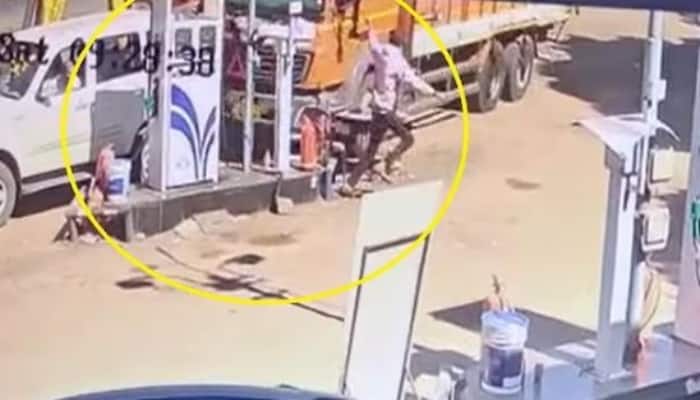 ਟਰੱਕ ਚਲਾਉਂਦੇ ਸਮੇਂ ਡਰਾਈਵਰ ਹੋਇਆ ਬੇਹੋਸ਼ , CCTV ‘ਚ ਕੈਦ